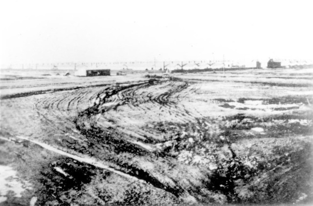 1455025340991885.jpeg 鞍山制铁所苦力收容所远景.jpeg