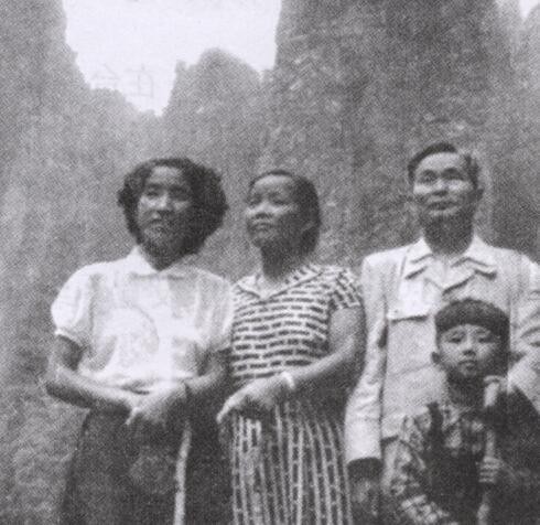 1509228226905535.jpeg 李一质(右一).jpeg